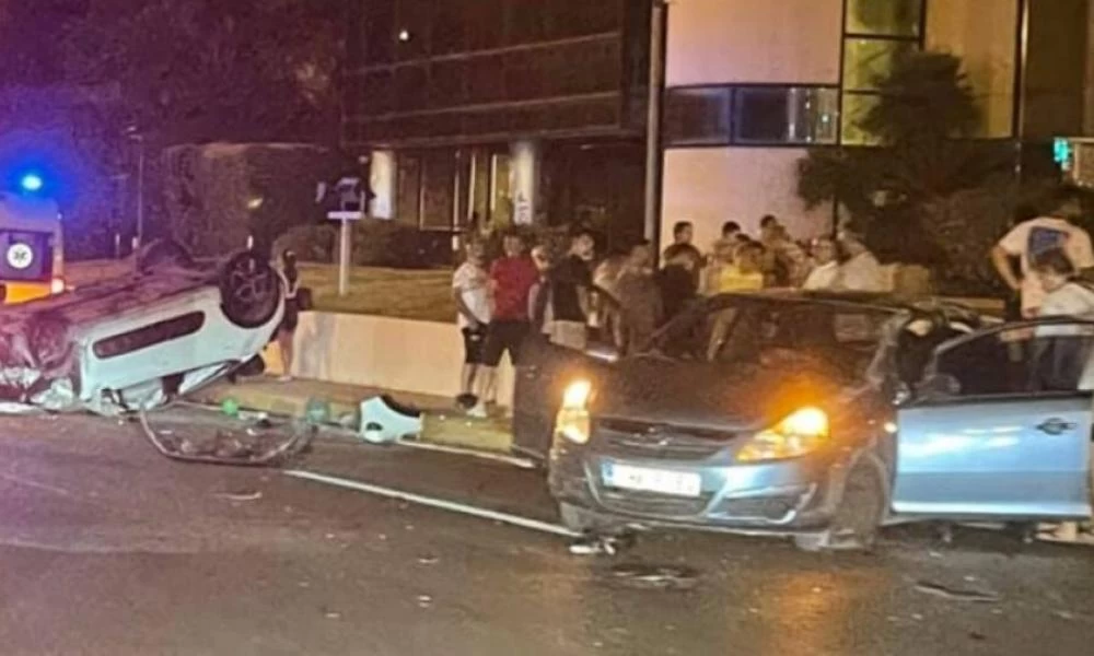 Σφοδρό τροχαίο με σύγκρουση δυο ΙΧ - Τραυματίες οι οδηγοί